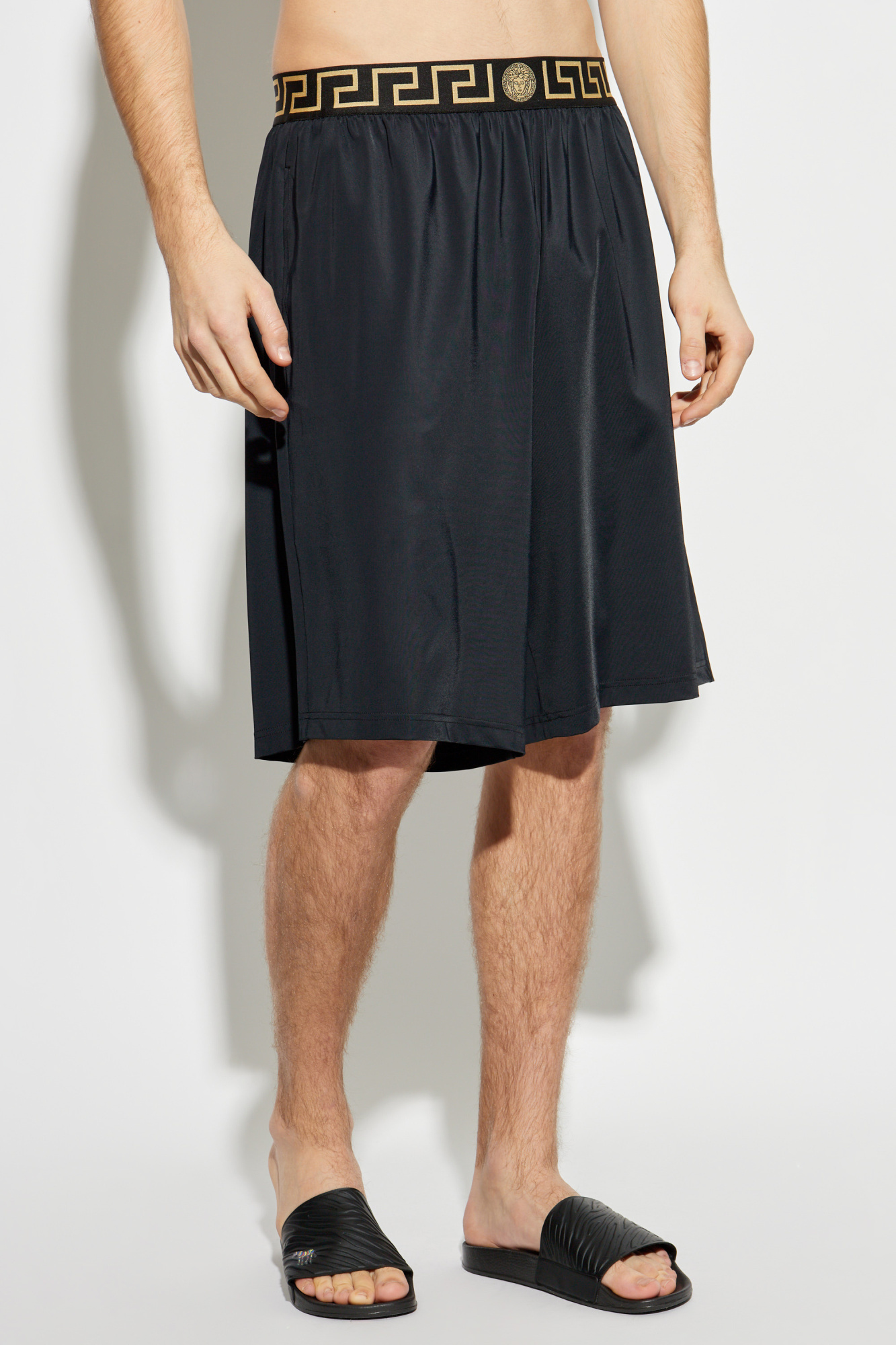 【関税＆送料込み】Versace Shorts VERSACE MENS BAROCCO PRINT SILK SHORTS LIME AND GOLD COLLEGE